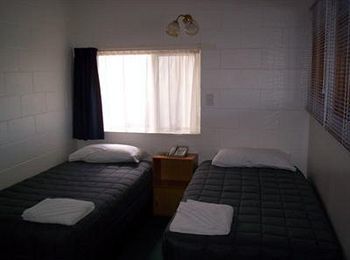Broadway Motor 3*