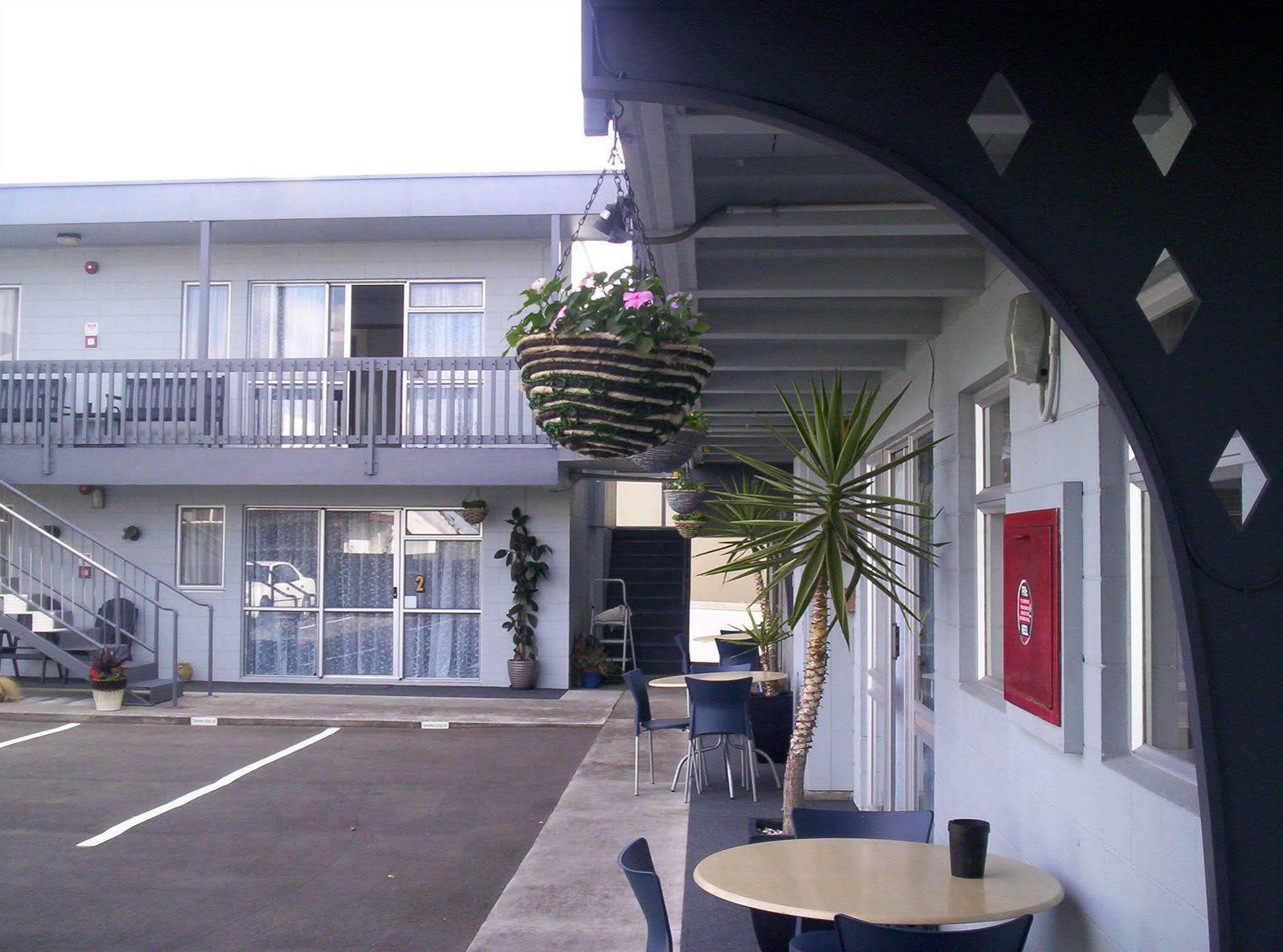 Broadway Motor Motel